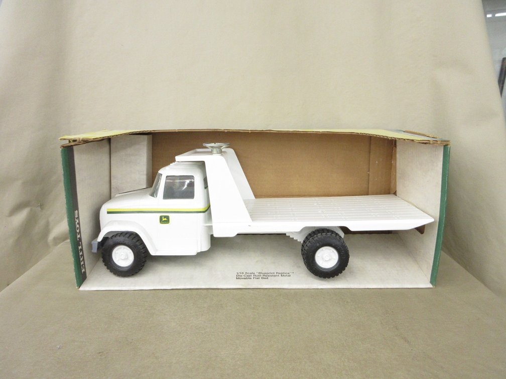 Ertl John Deere Dealer Tilt Bed Truck in box