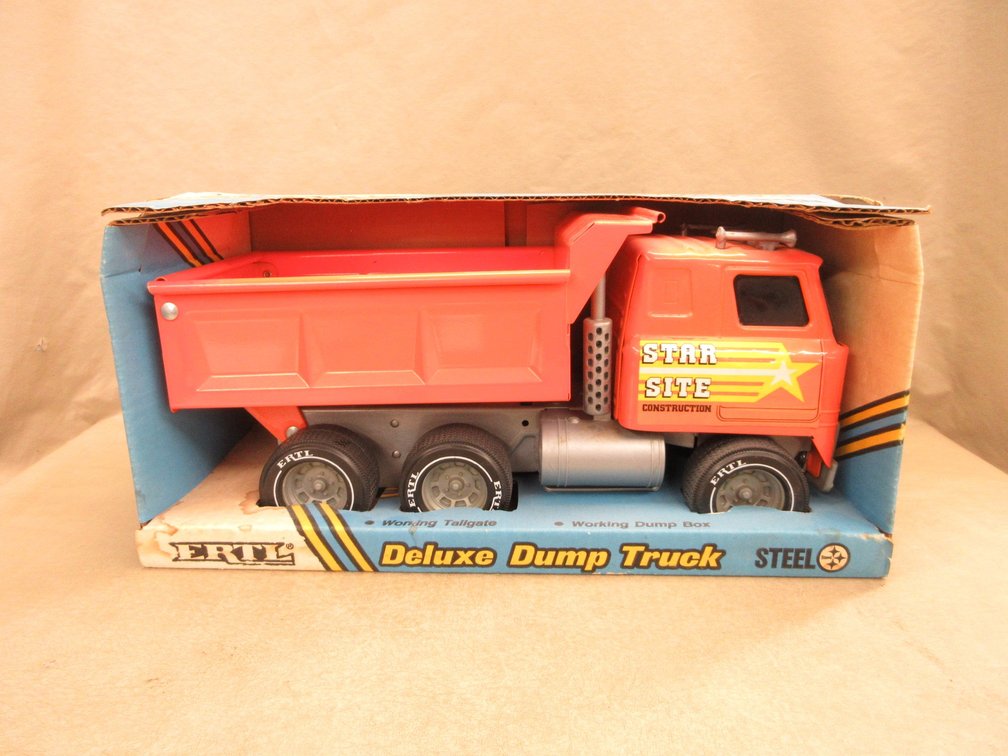 Ertl Deluxe Dump Truck steel Star Site working dump box in box