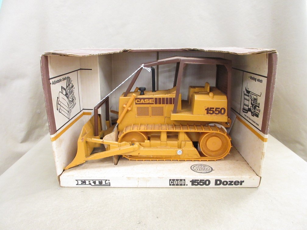 Ertl CASE 1550 Dozer in box