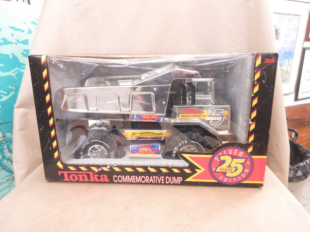 Tonka Commemorative Dump 25years Silver Edition 1965-1990 in box