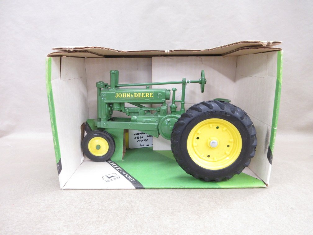Ertl 1934 John Deere Model A tractor in box