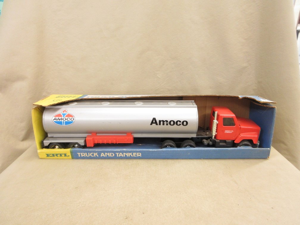 Ertl Amoco Truck and Tanker in box
