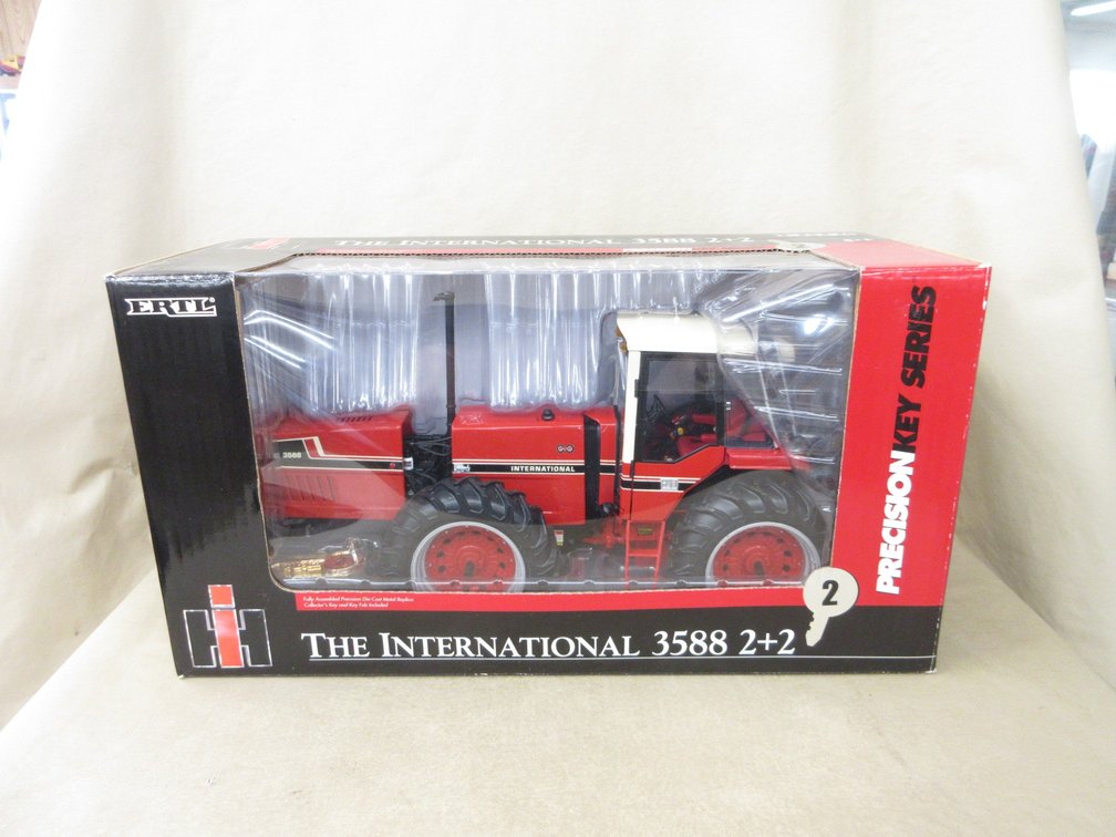 Ertl The International 3588 2+2 Precision Key Series in box