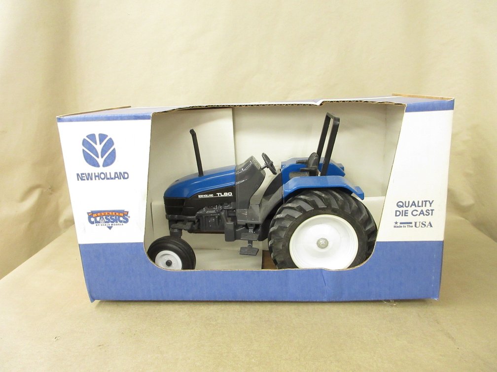 Scale <Models New Holland TL80 wide front tractor in box