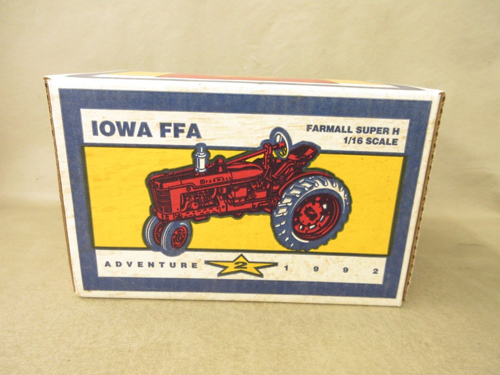 Ertl Iowa FFA Farmall Super H Adventure 1992 in box