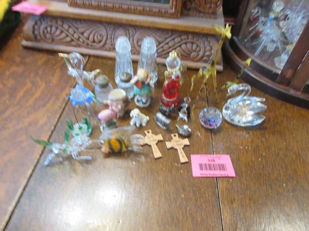 Group of small crystal and porcelain items