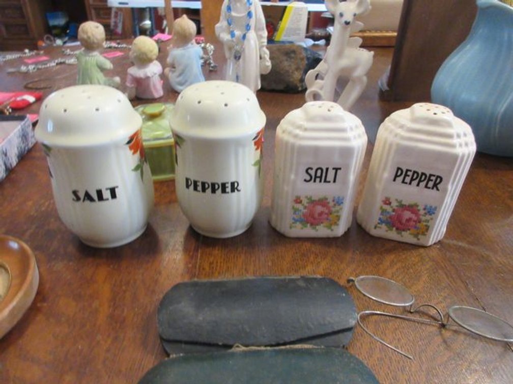 (2) Vintage pairs of shakers