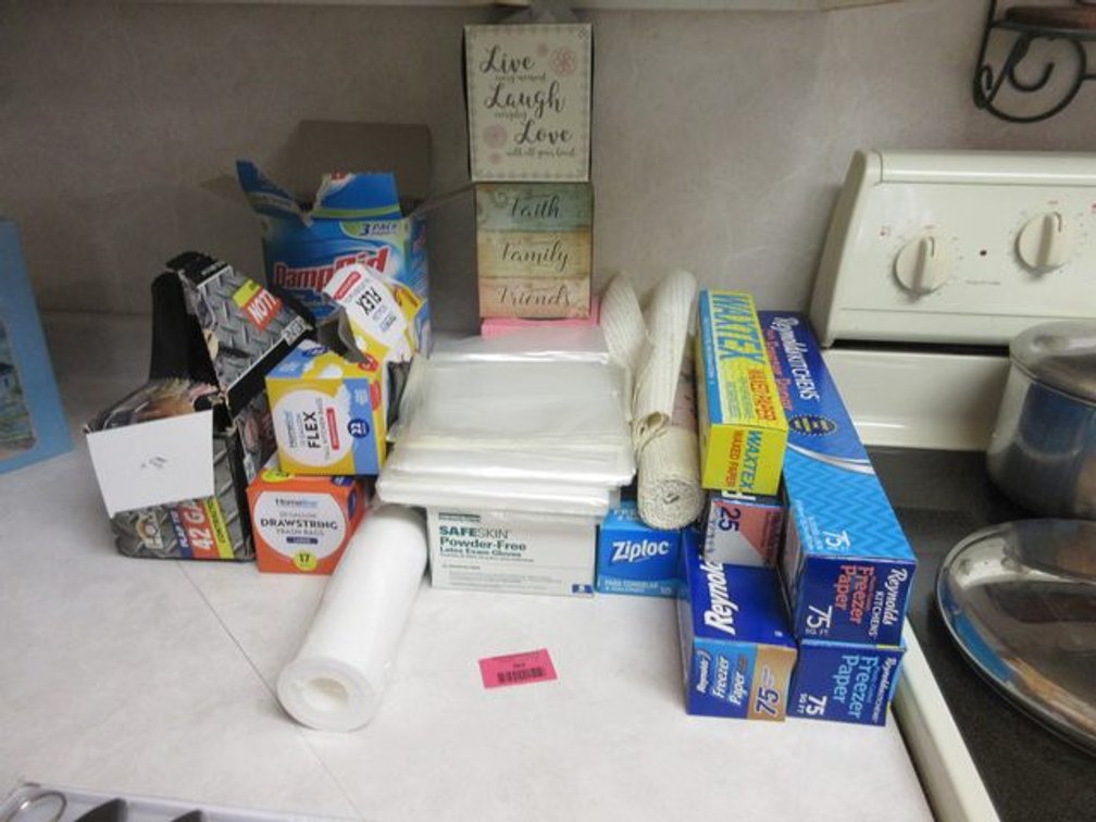 Group of kitchen items