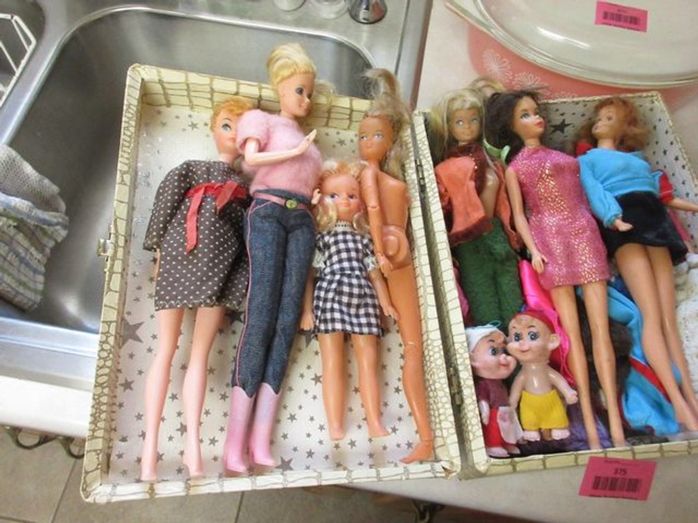 Group of vintage dolls
