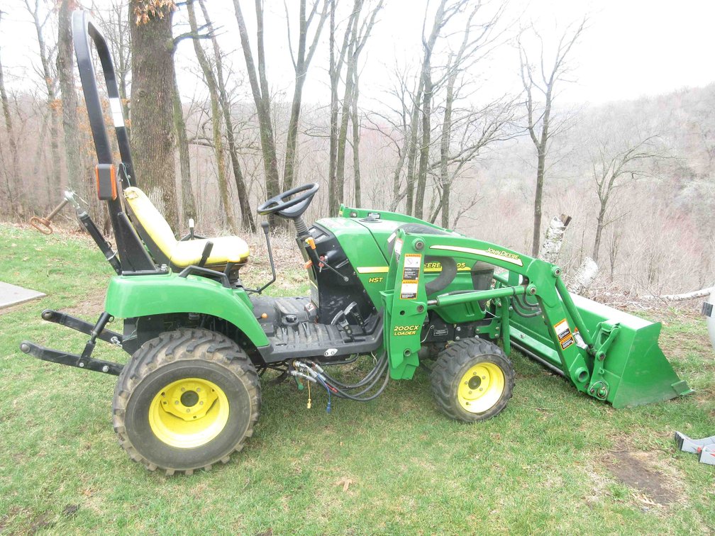 2010 John Deere 2305 HST 4WD diesel tractor w/ 200CX loader (runs & drives)