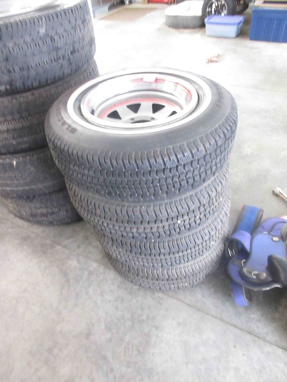 Set of Mastercraft Glacier-Grip P215/75R15 tires