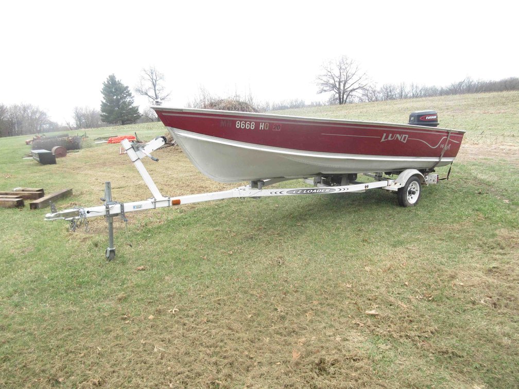 1999 Lund  Lunker 16ft fishing boat on EZ loader  trailer (sells with bill of sale only)