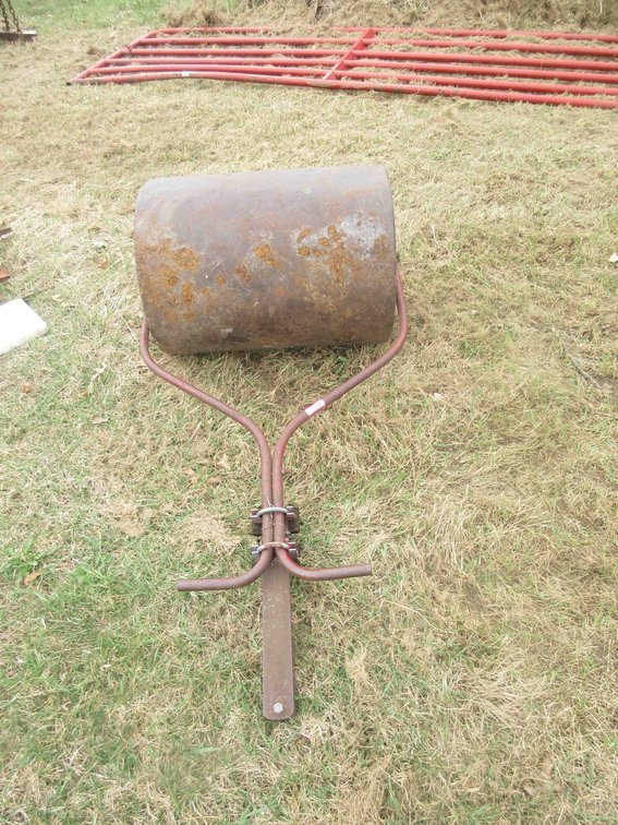 Pull type lawn roller
