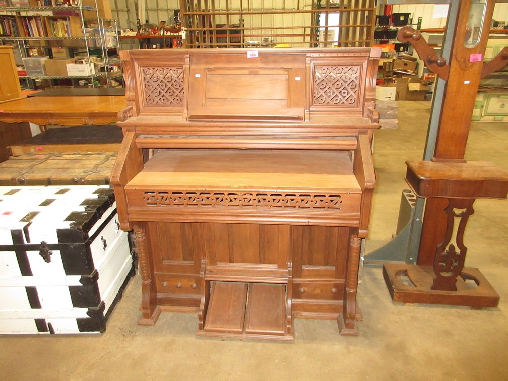 Desk made from a pump organ