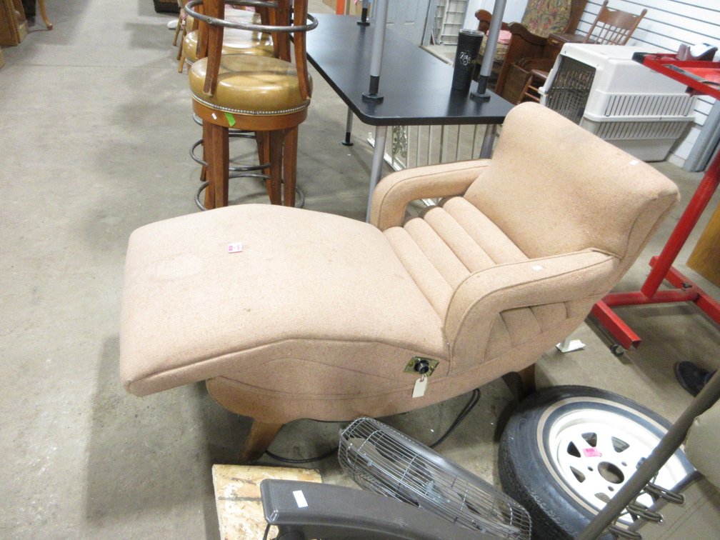 Vintage chaise lounge
