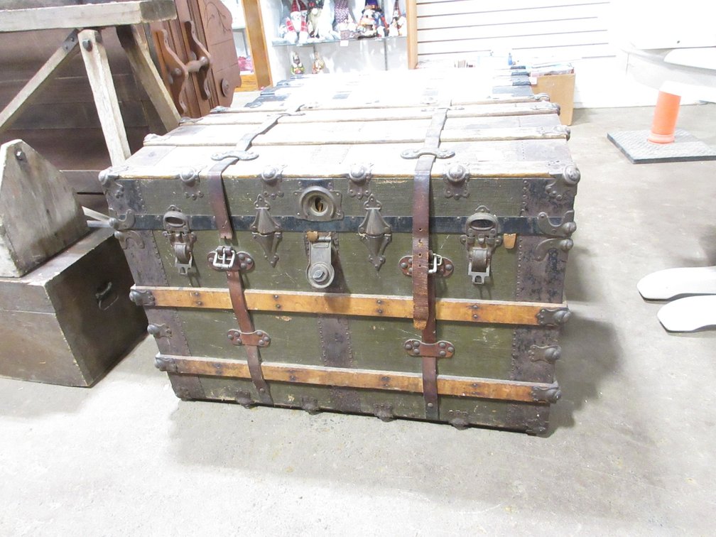 Antique flat-top trunk