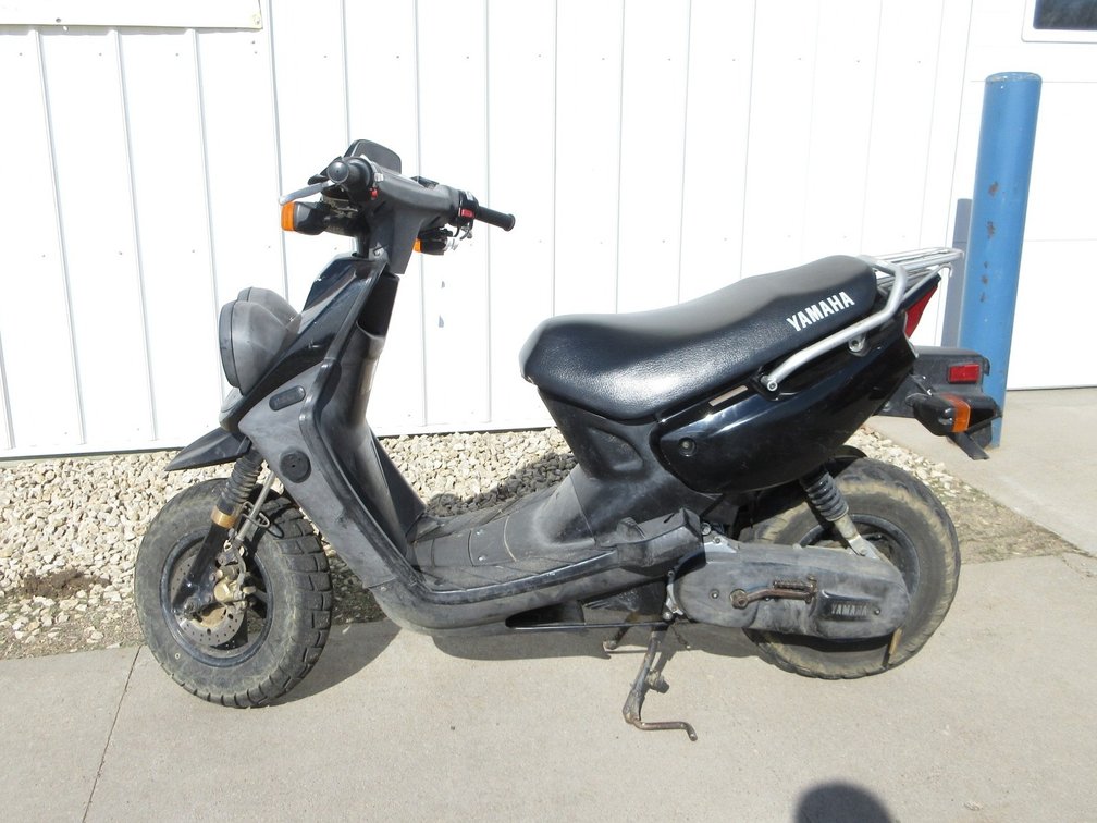 2005 Yamaha Zuma 50 scooter (runs & drives)