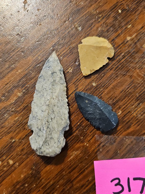 (3) Small Native American arrowheads