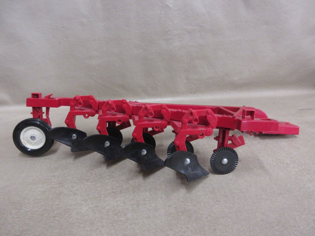 Ertl Farmall four bottom plow, wheel needs reattaching, no box