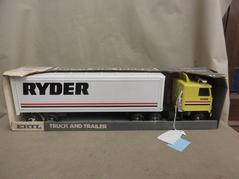 Ertl Ryder Truck and Trailer in box
