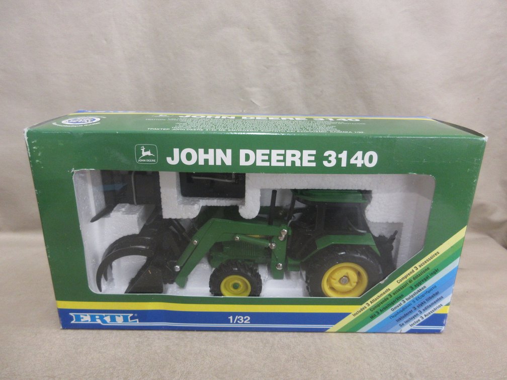 Ertl John Deere 140 tractor in box