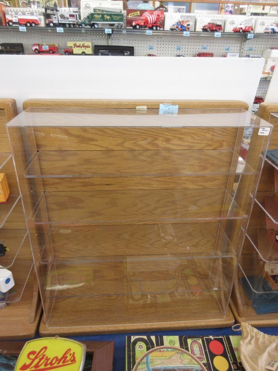 Oak display case with (4) plastic shelves with case front
