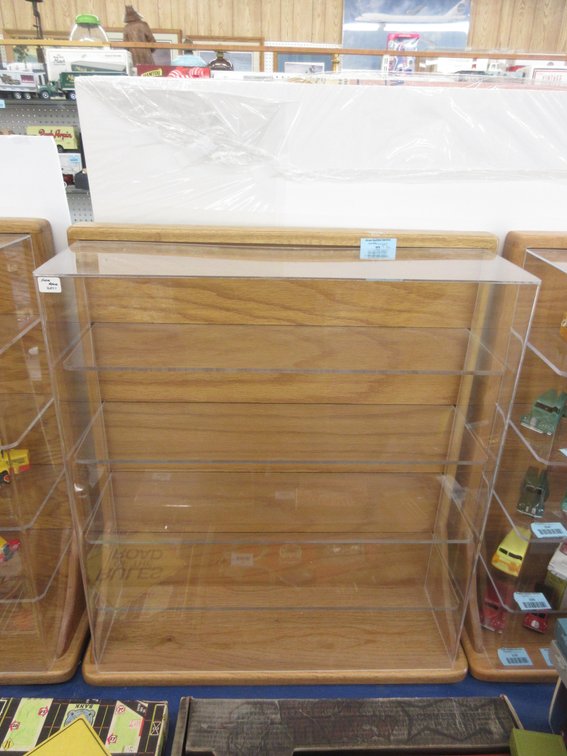 Oak display case with (4) plastic shelves with case front