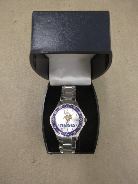 Danbury Mint Minnesota Vikings theme men's wrist watch