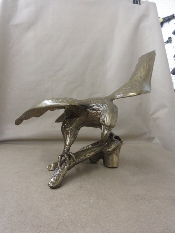 Resin Eagle statue
