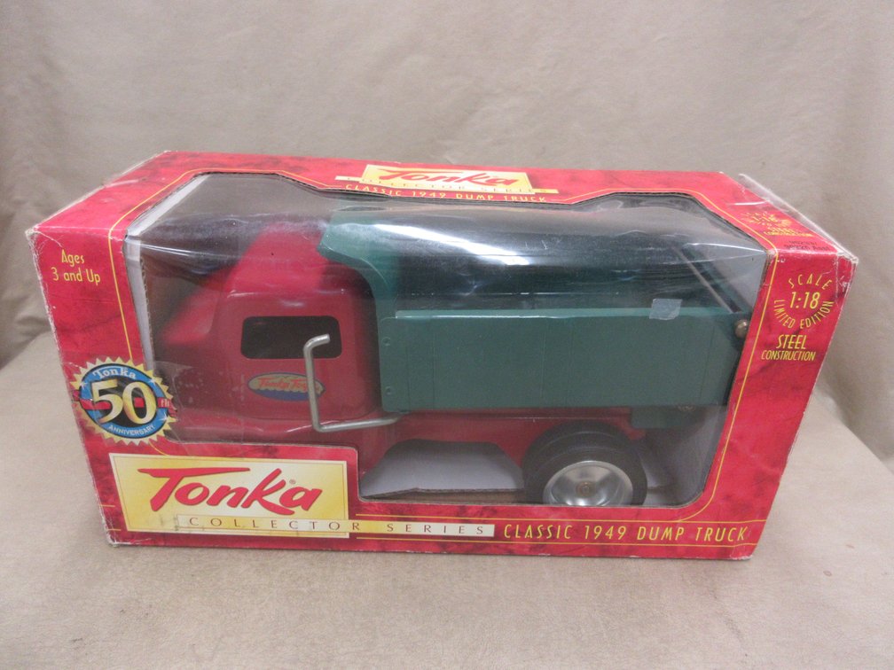 Tonka pressed steel Classic 1949 Dump truck