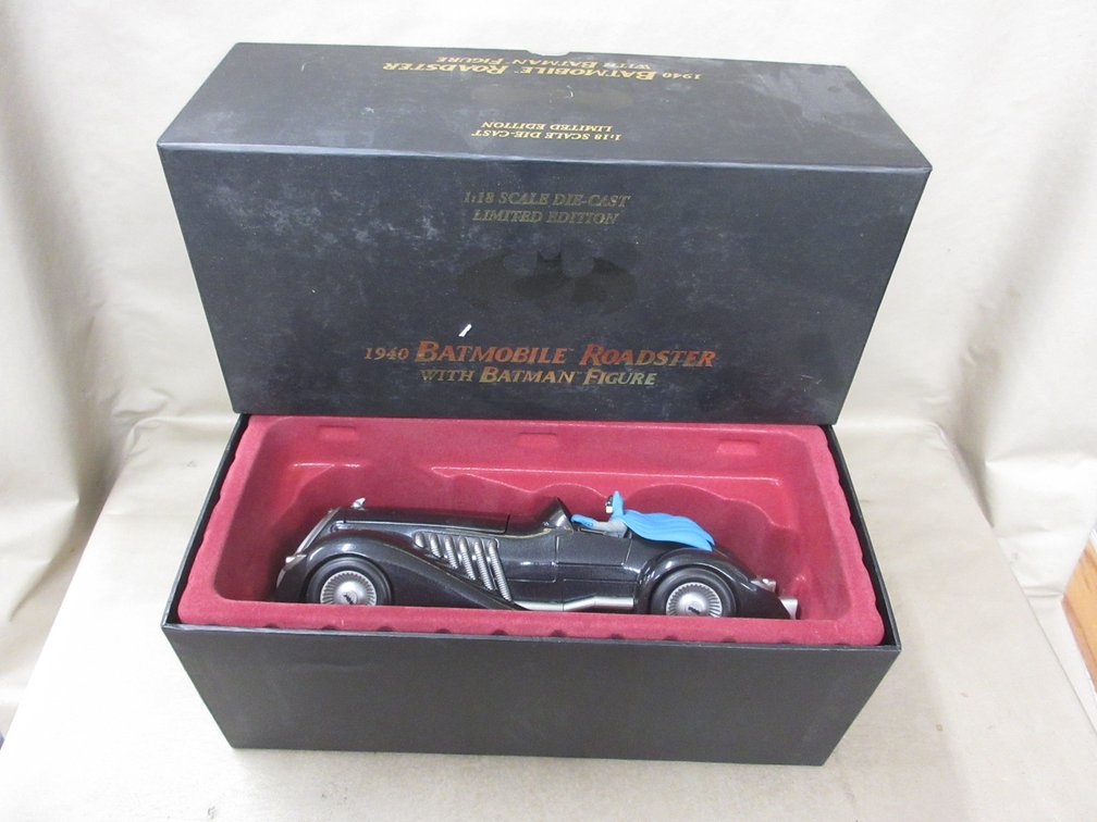 Limited Edition Corgi 1940 Batmobile Roadster with Batman figure