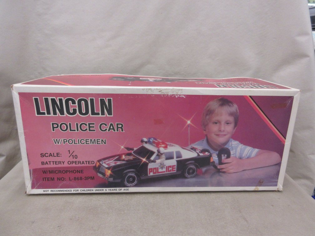 Lincoln battery Operated Police Car with policeman and microphone