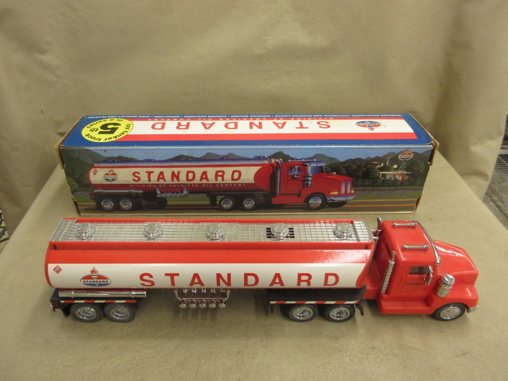Amoco ABS plastic Standard truck and trailer