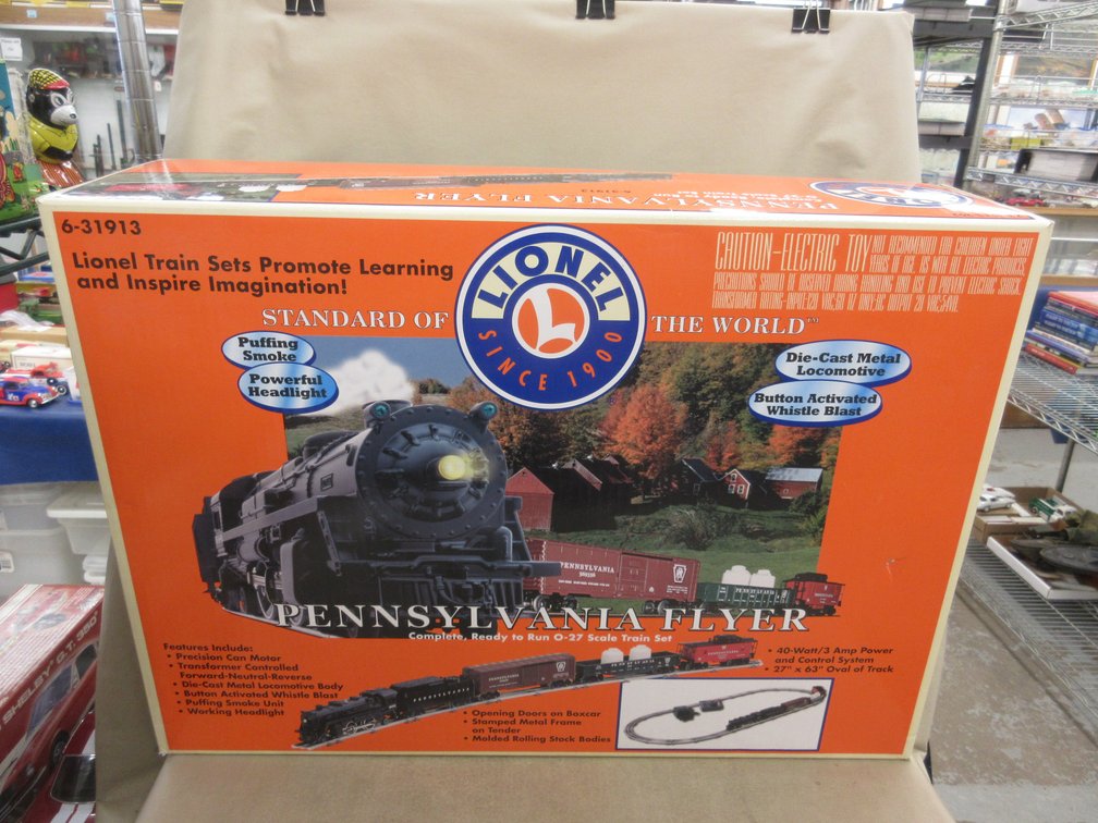 Lionel die cast Pennsylvania Flyer O-27 scale train set