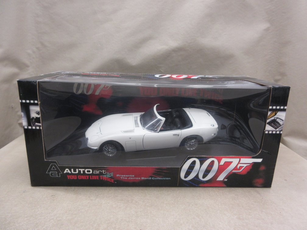 Auto Art die cast 007 Toyota 2000GT car