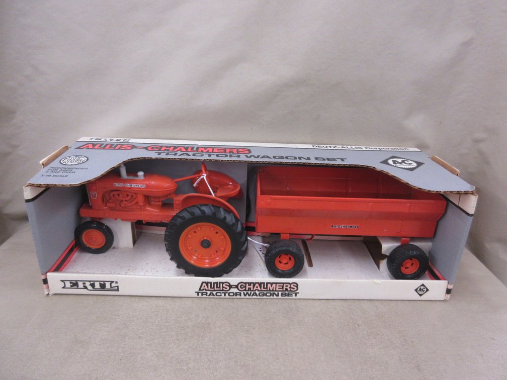 Ertl die cast Allis Chalmers WD45 toy tractor and wagon set