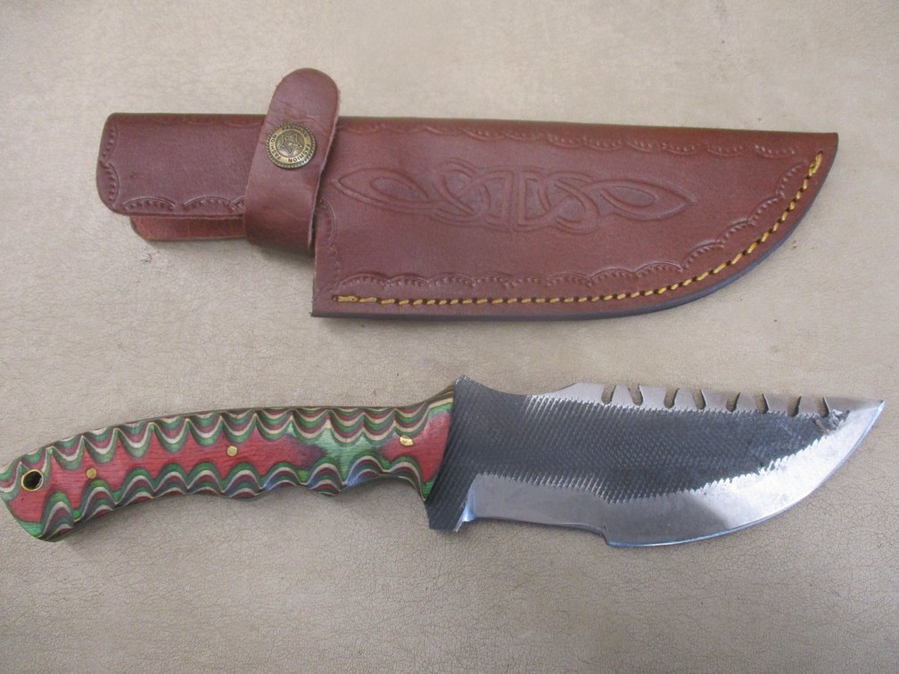 Hand forged Damascus steel hunting knife with leather sheath