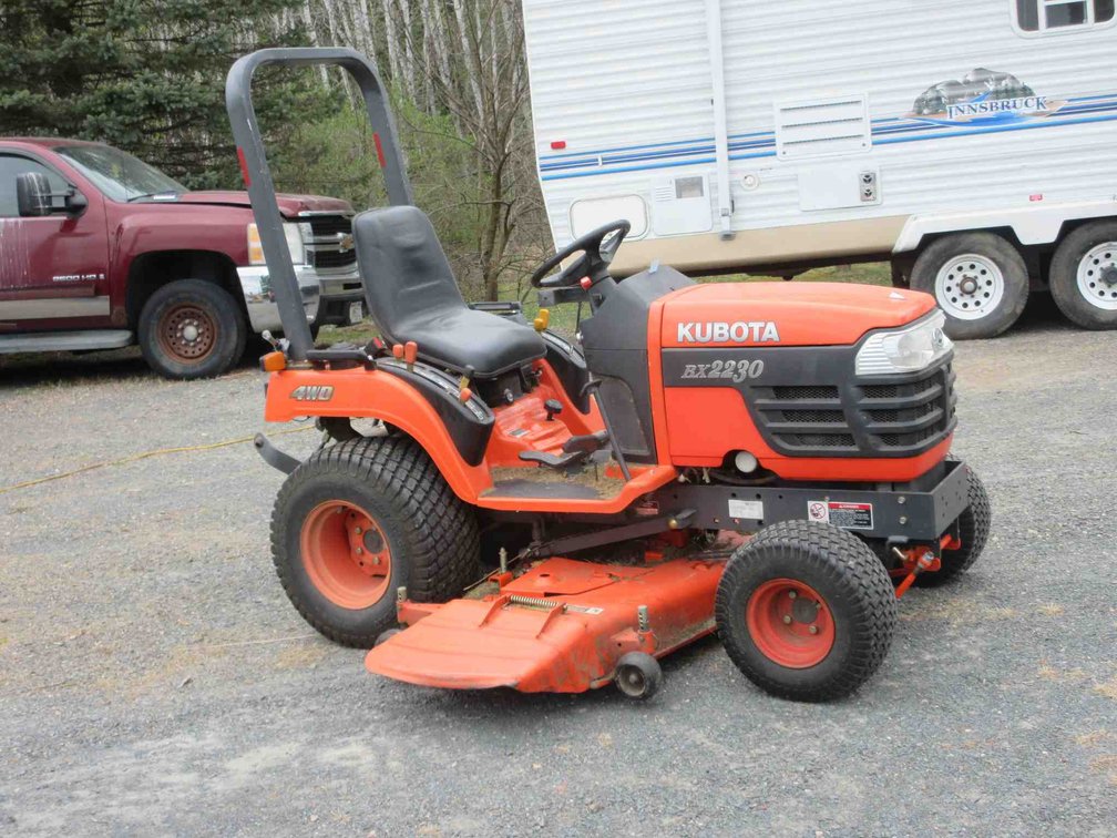 Kubota BX2230 diesel 4WD garden tractor (runs & drives)