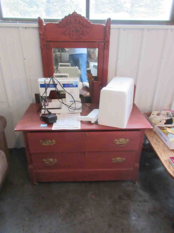 Antique 2-drawer dresser with mirror