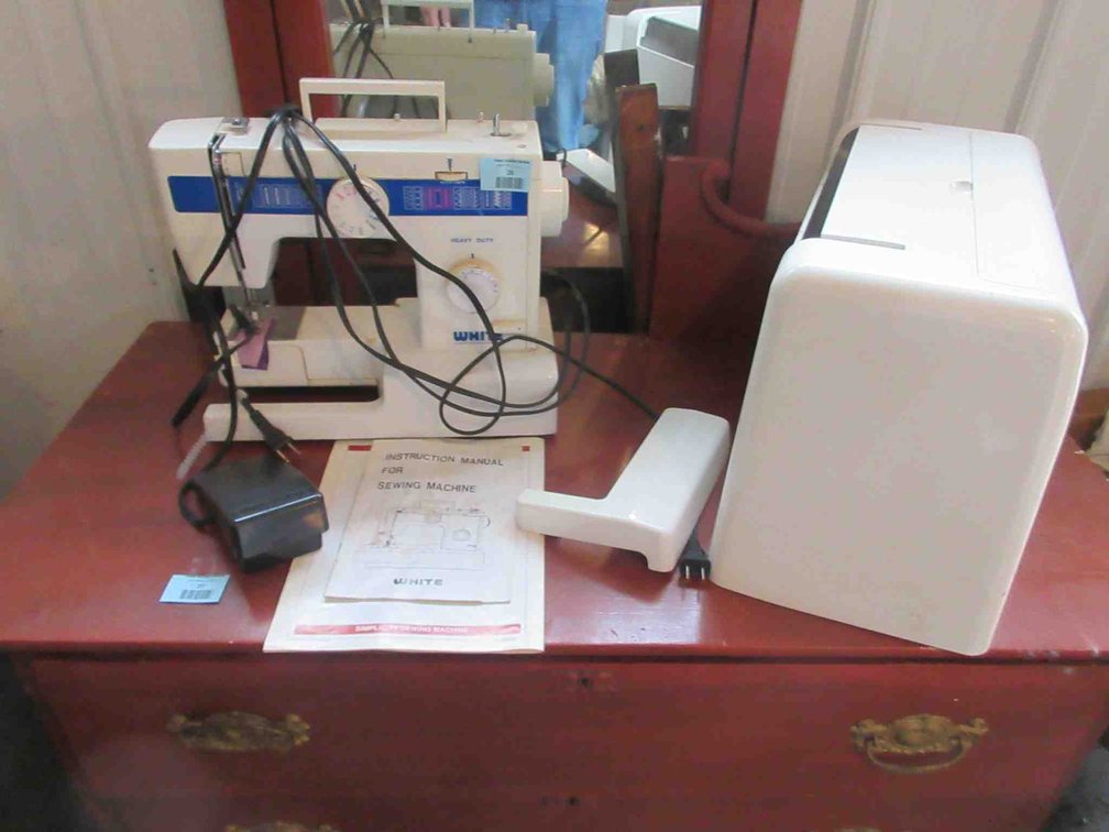 White Memory Craft portable sewing machine