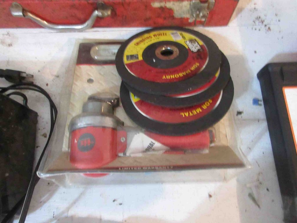 iit Dual action 6" air sander