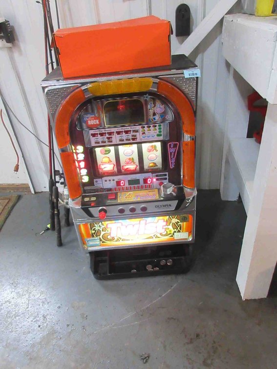Olympia Excellence model Twist slot machine (does not work properly)