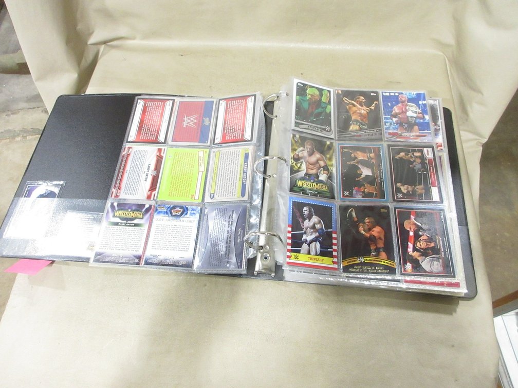 3-Ring binder of Wrestling cards