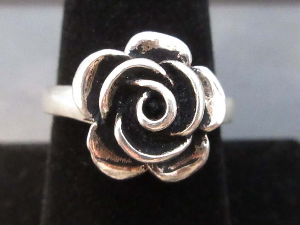 .925 Sterling flower ring
