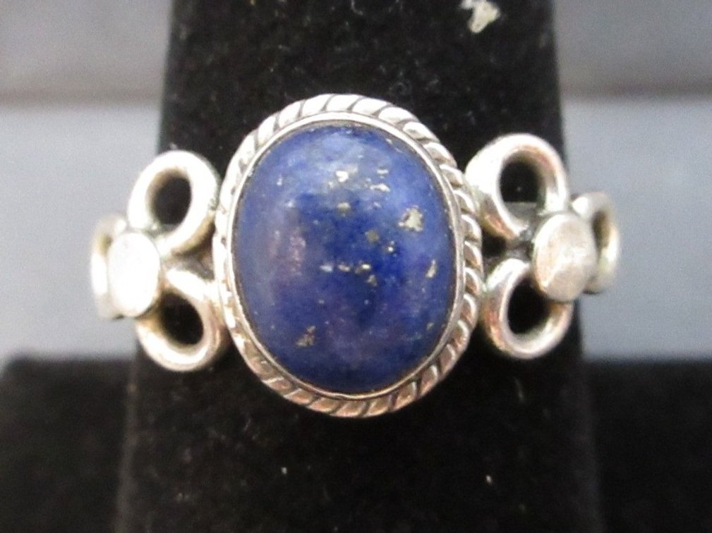 Marked .925ring with blue lapis stone