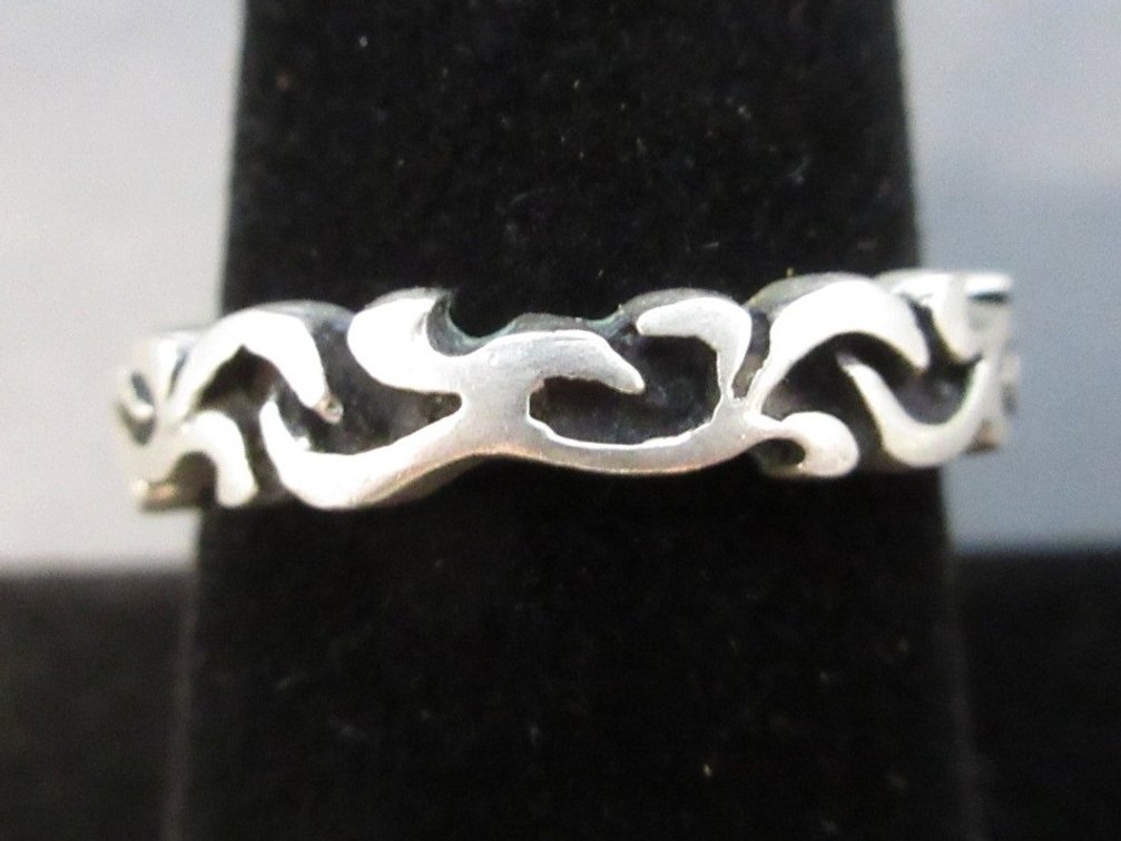 Marked .925 swirl band ring