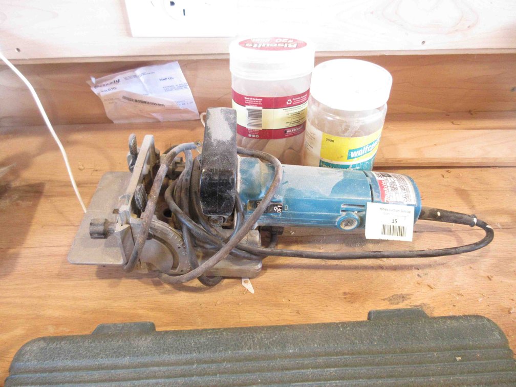 Makita biscuit jointer with biscuits