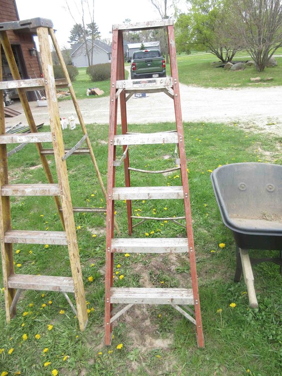 Fiberglass step ladder