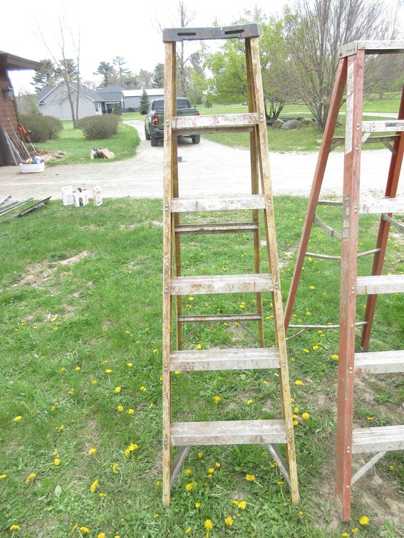 Fiberglass step ladder