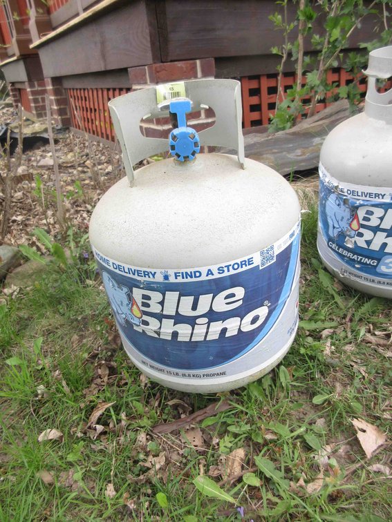 Standard propane tank